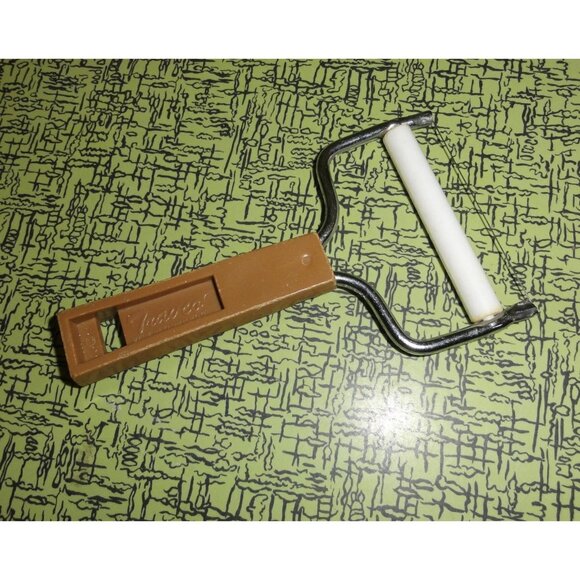 Vintage Travco Cheese Slicer Brown Handle with Flowers 1960s mcm retro - Picture 8 of 10
